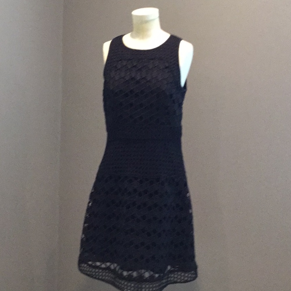Ladylike shift dress in circles detail